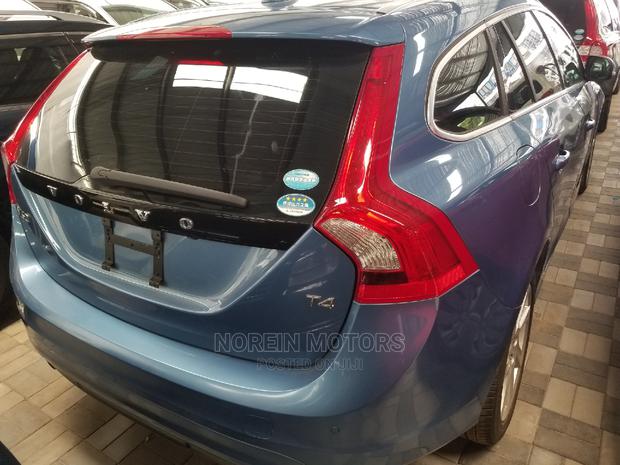 2014 Volvo V60 - Blue - Modern and Sophisticated