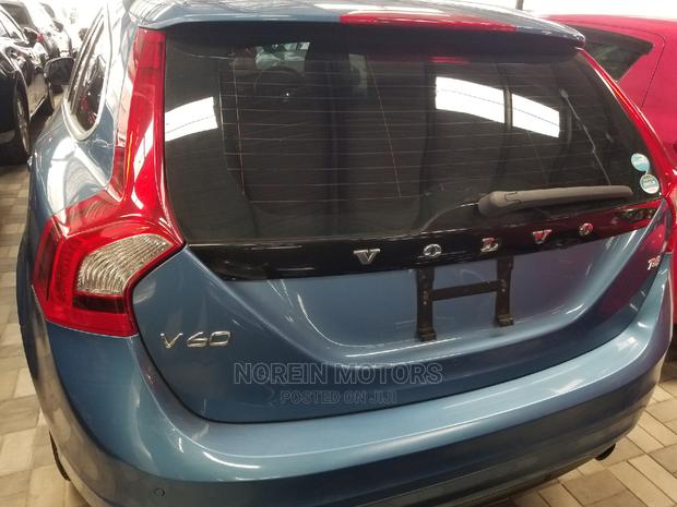 2014 Volvo V60 - Blue - Modern and Sophisticated