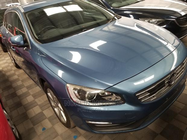 2014 Volvo V60 - Blue - Modern and Sophisticated
