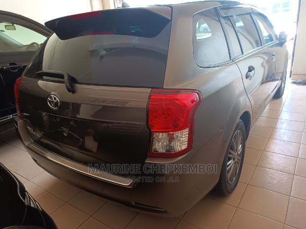 Toyota Corolla Fielder 2015
