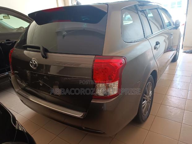 Toyota Corolla Fielder 2015