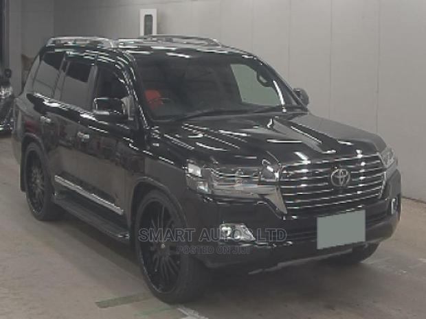 Black 2015 Toyota Land Cruiser: Versatile SUV for Adventure and Daily Commute