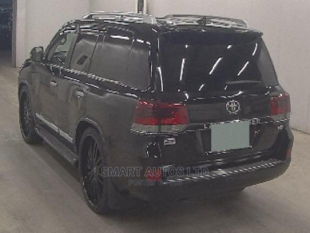 Black 2015 Toyota Land Cruiser: Versatile SUV for Adventure and Daily Commute