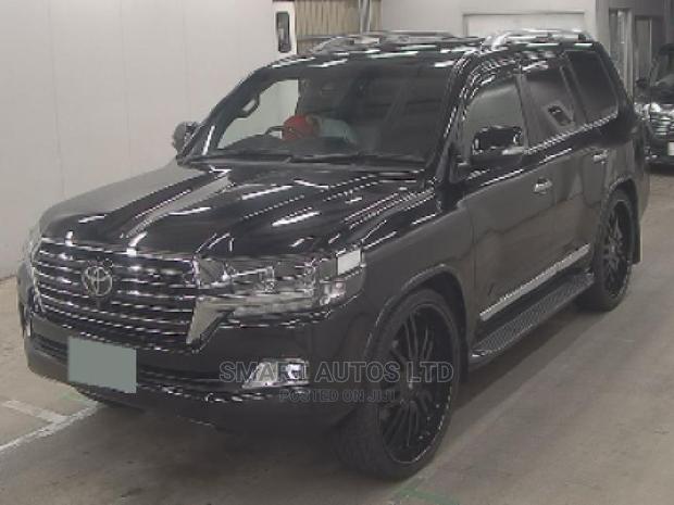Black 2015 Toyota Land Cruiser: Versatile SUV for Adventure and Daily Commute