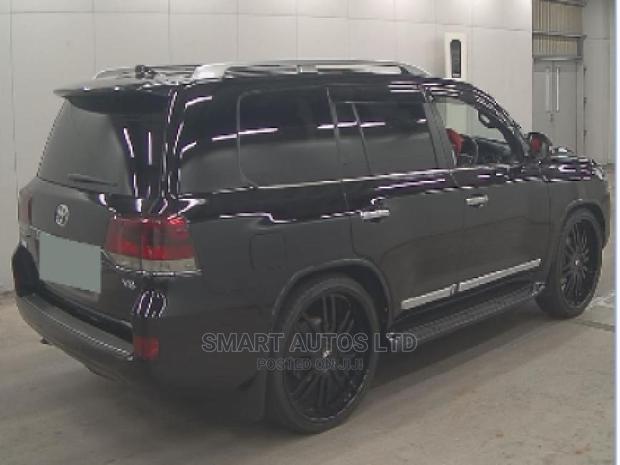 Black 2015 Toyota Land Cruiser: Versatile SUV for Adventure and Daily Commute