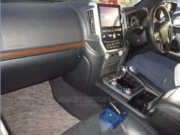 Black 2015 Toyota Land Cruiser: Versatile SUV for Adventure and Daily Commute