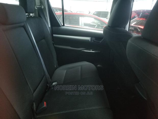 2016 Toyota Hilux Red: The Perfect Blend of Style and Strength