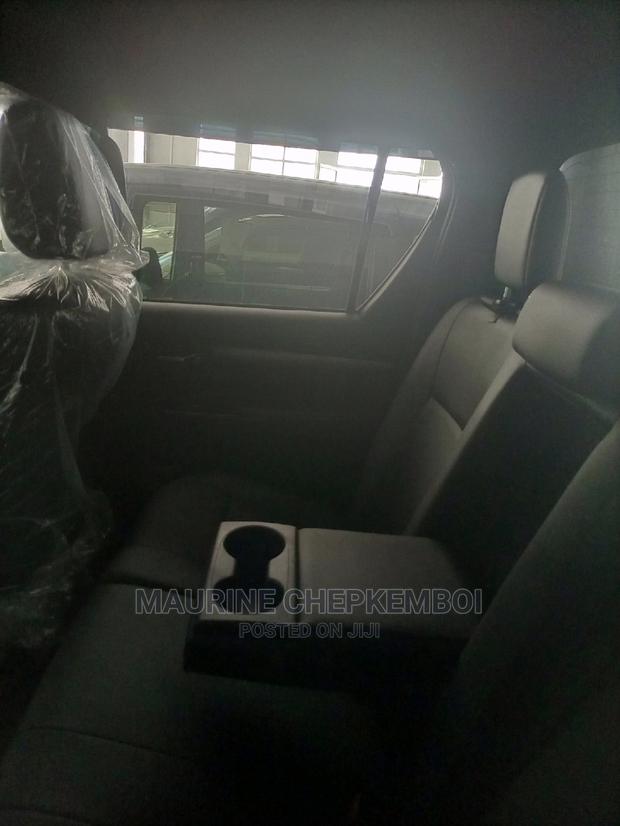Toyota Hilux SR5 HI-RIDER 2015 Black
