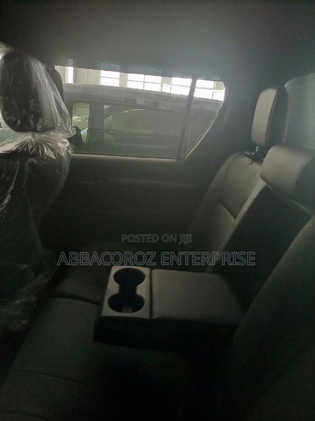 Toyota Hilux SR5 HI-RIDER 2015 Black