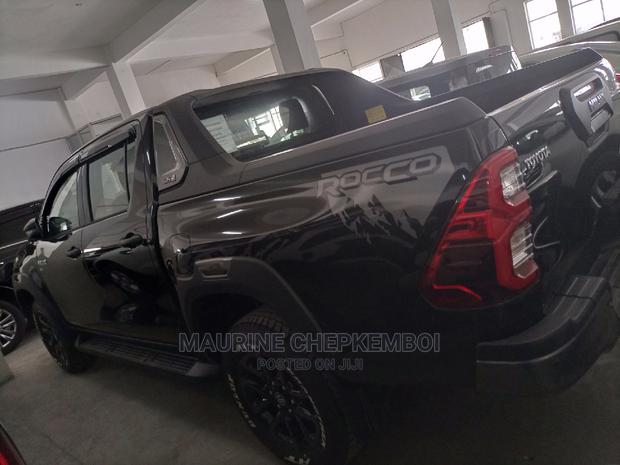 Toyota Hilux SR5 HI-RIDER 2015 Black