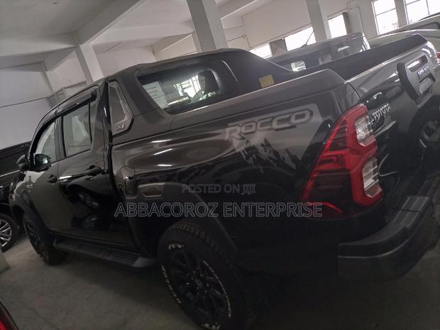 Toyota Hilux SR5 HI-RIDER 2015 Black