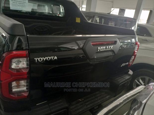 Toyota Hilux SR5 HI-RIDER 2015 Black