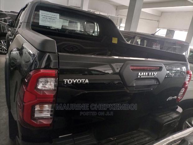 Toyota Hilux SR5 HI-RIDER 2015 Black
