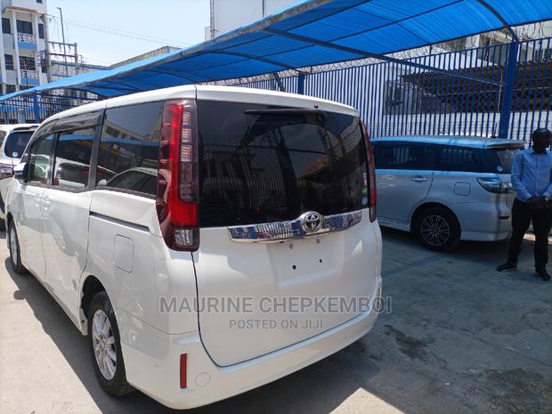 Toyota Noah 2015 2.0 AWD (8 Seater) White