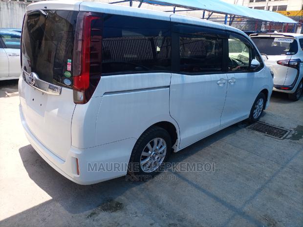 Toyota Noah 2015 2.0 AWD (8 Seater) White