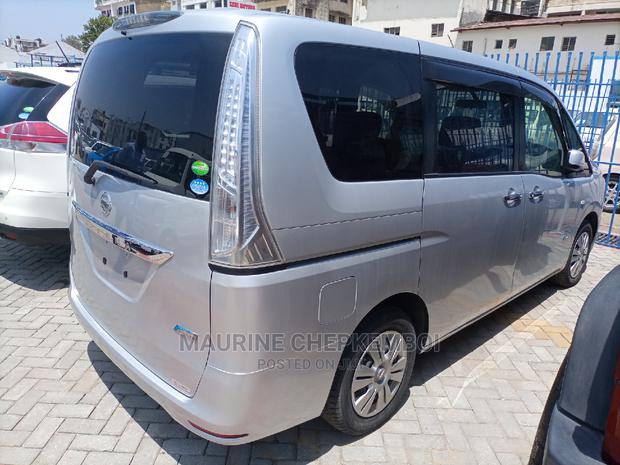 Nissan Serena 2014 Silver