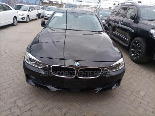BMW 320i 2014 SV Premium Black