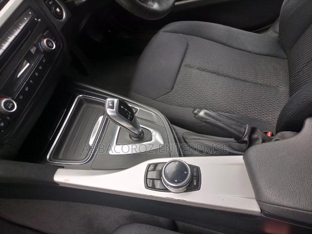 BMW 320i 2014 SV Premium Black