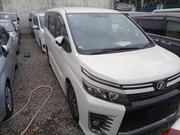 Toyota Voxy 2014 SV Premium White for sale