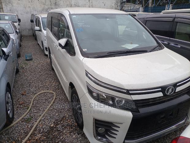 Toyota Voxy 2014 SV Premium White