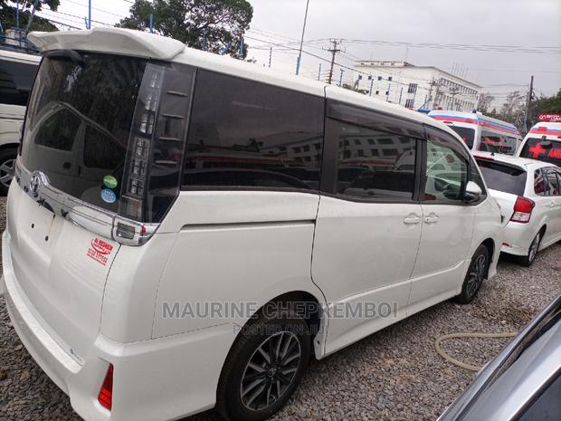 Toyota Voxy 2014 SV Premium White
