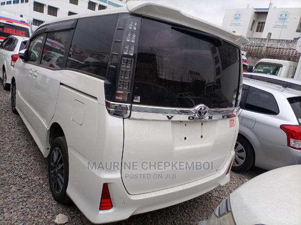 Toyota Voxy 2014 SV Premium White