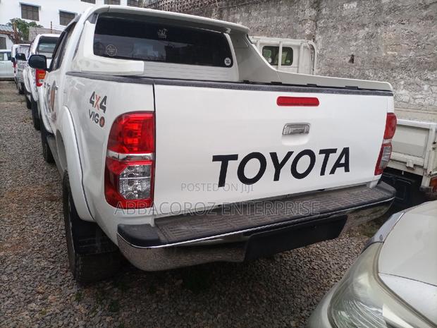 Toyota Hilux 2014 White