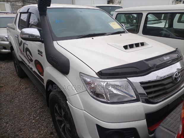 Toyota Hilux 2014 White
