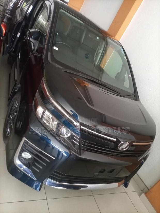 Toyota Voxy 2016 Black