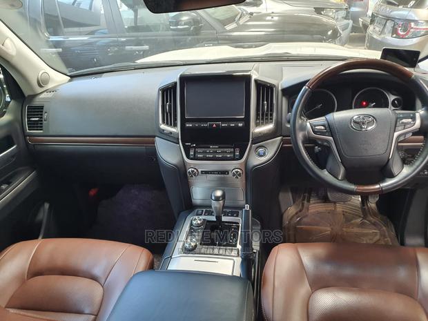 Toyota Land Cruiser Prado 2016 3.0 D-4d (190 Hp) White 7 Seats (Manual Transmission)