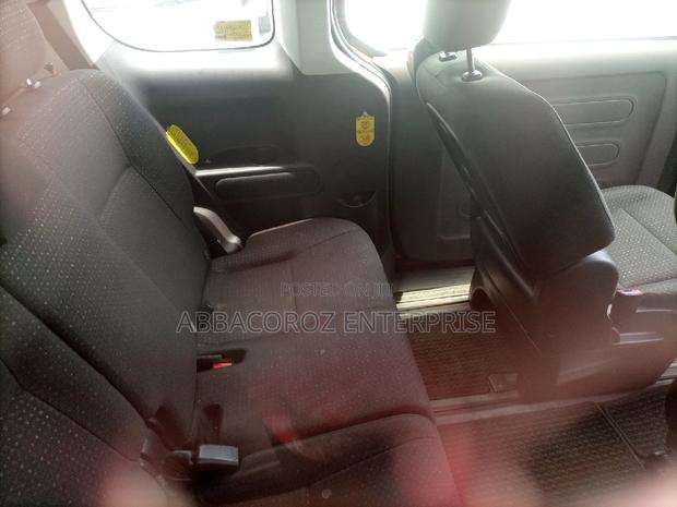 Toyota Porte 1.3 FWD 2015 Red