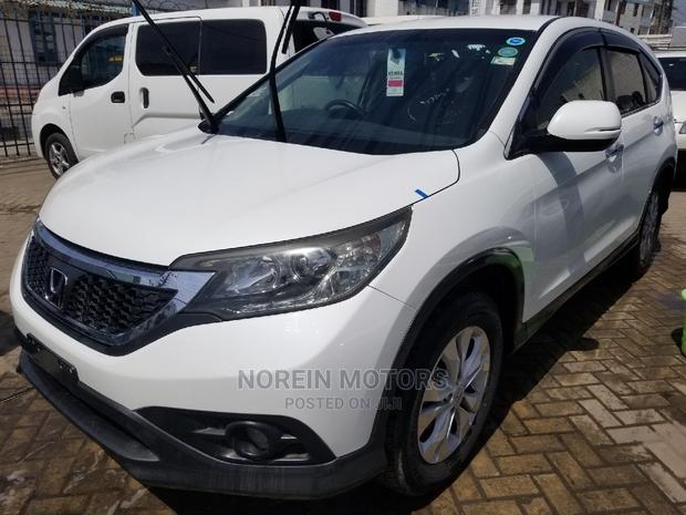 2014 Honda CR-V in White: Luxury Compact SUV at Your Fingertips!