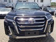 2017 Toyota Land Cruiser Black: Luxury and Power Combined for sale