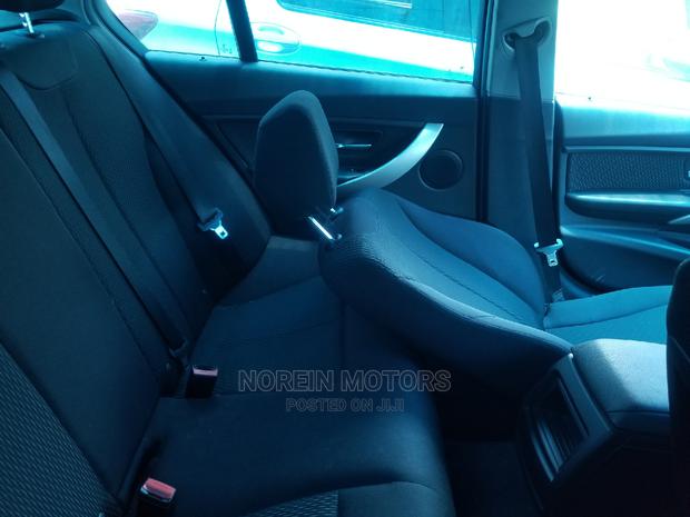 BMW 320i 2014 SV Premium Blue - High-End Sedan for Sale Now
