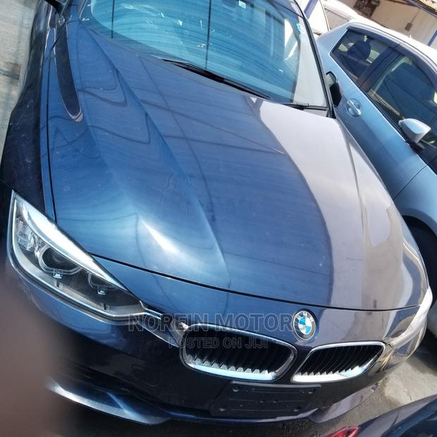BMW 320i 2014 SV Premium Blue - High-End Sedan for Sale Now