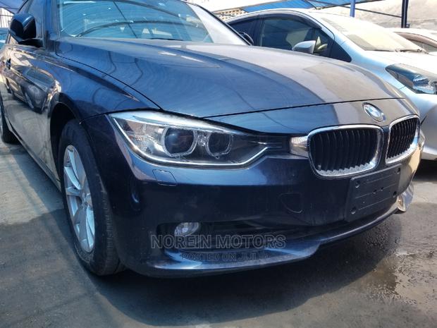 BMW 320i 2014 SV Premium Blue - High-End Sedan for Sale Now