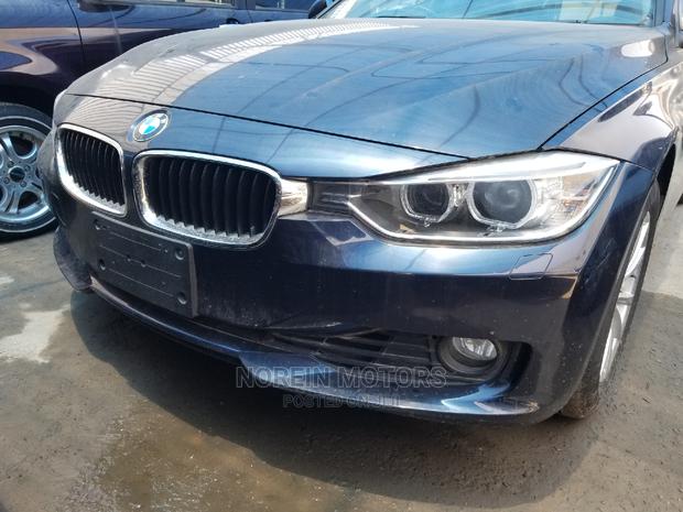 BMW 320i 2014 SV Premium Blue - High-End Sedan for Sale Now