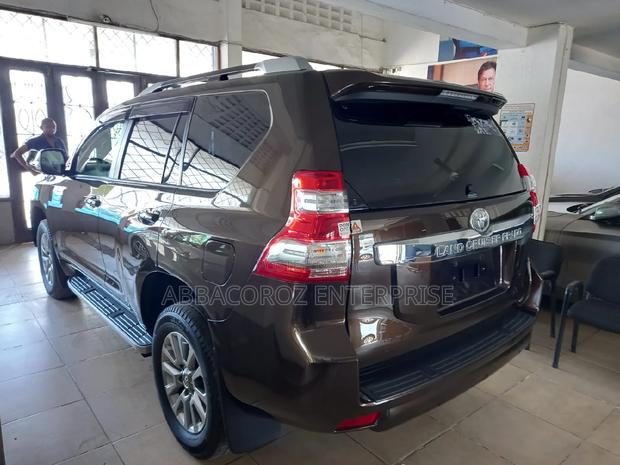 Toyota Land Cruiser Prado 2017 3.0 172hp Brown