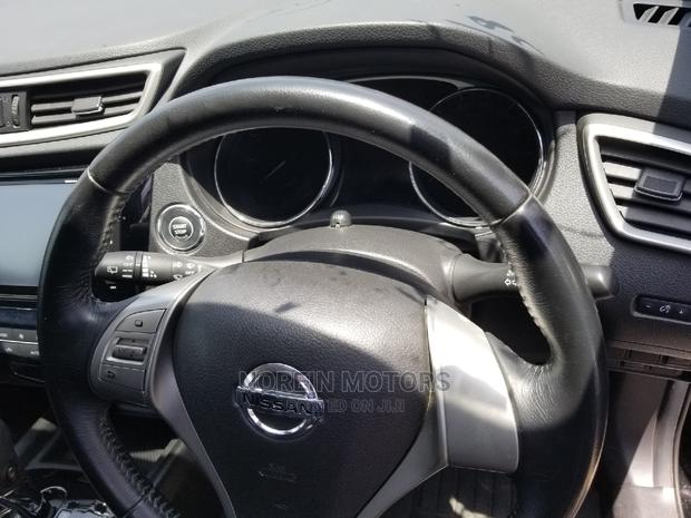 2014 Nissan X-Trail SV Premium SUV - Black Edition