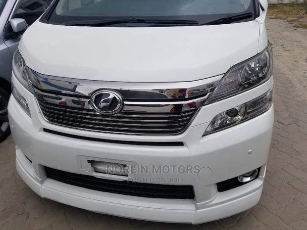 2014 White Toyota Vellfire - Luxury Minivan at Great Price