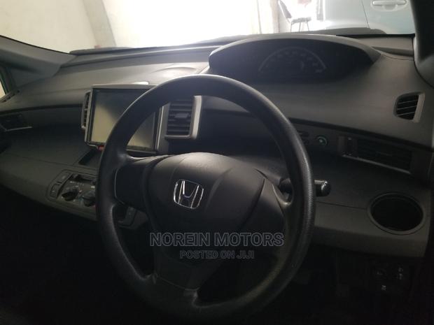 Pre-owned Honda Mobilio 2014 Blue: Affordable and Reliable