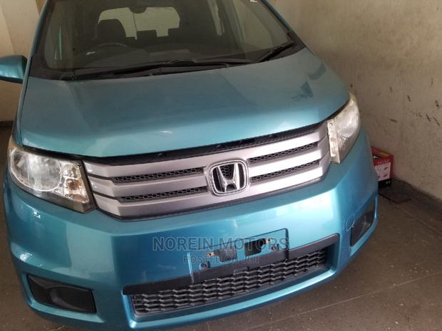 Pre-owned Honda Mobilio 2014 Blue: Affordable and Reliable