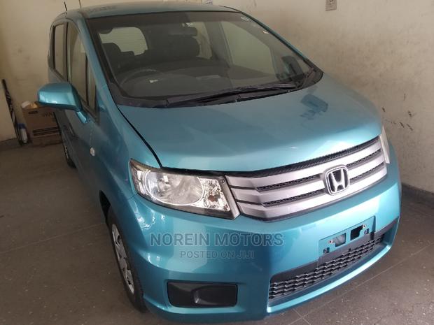 Pre-owned Honda Mobilio 2014 Blue: Affordable and Reliable