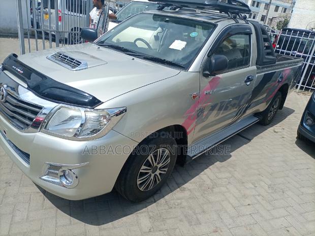Toyota Hilux 2014 Pink