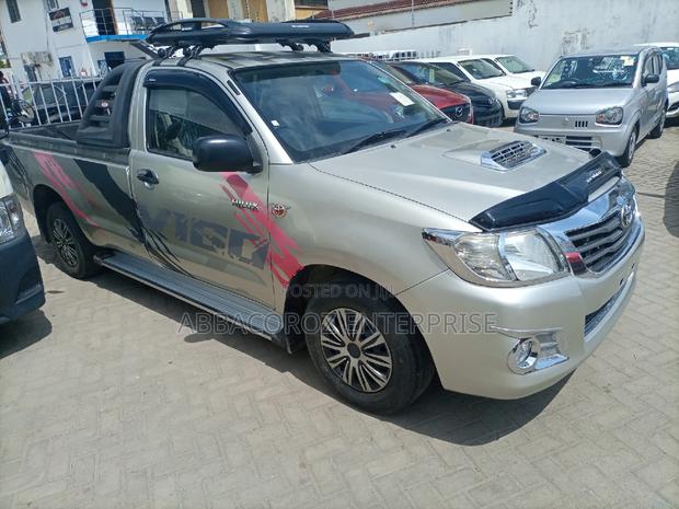 Toyota Hilux 2014 Pink