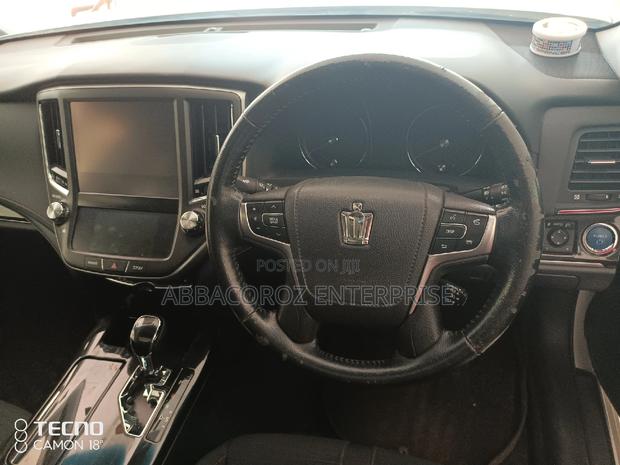 Toyota Crown 2014 White