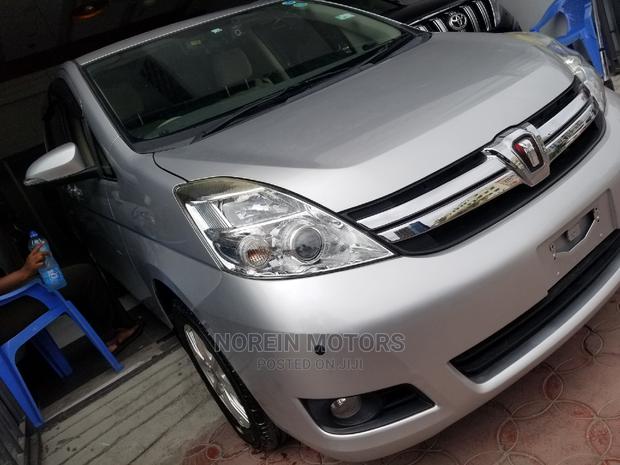 2014 Toyota ISIS Brown Used Sedan for Sale