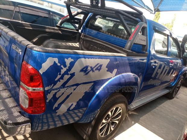 Toyota Hilux 2014 Blue