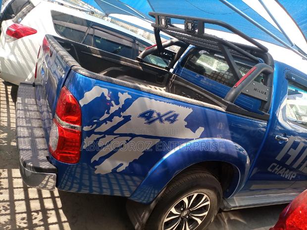 Toyota Hilux 2014 Blue