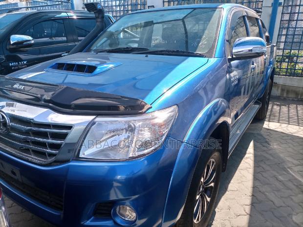 Toyota Hilux 2014 Blue